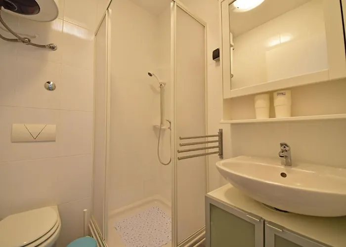 Cvit 2 By Interhome Apartament Klenovica