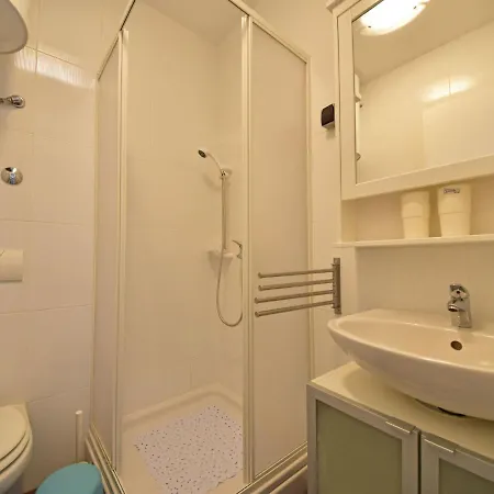 Cvit 2 By Interhome Apartament Klenovica